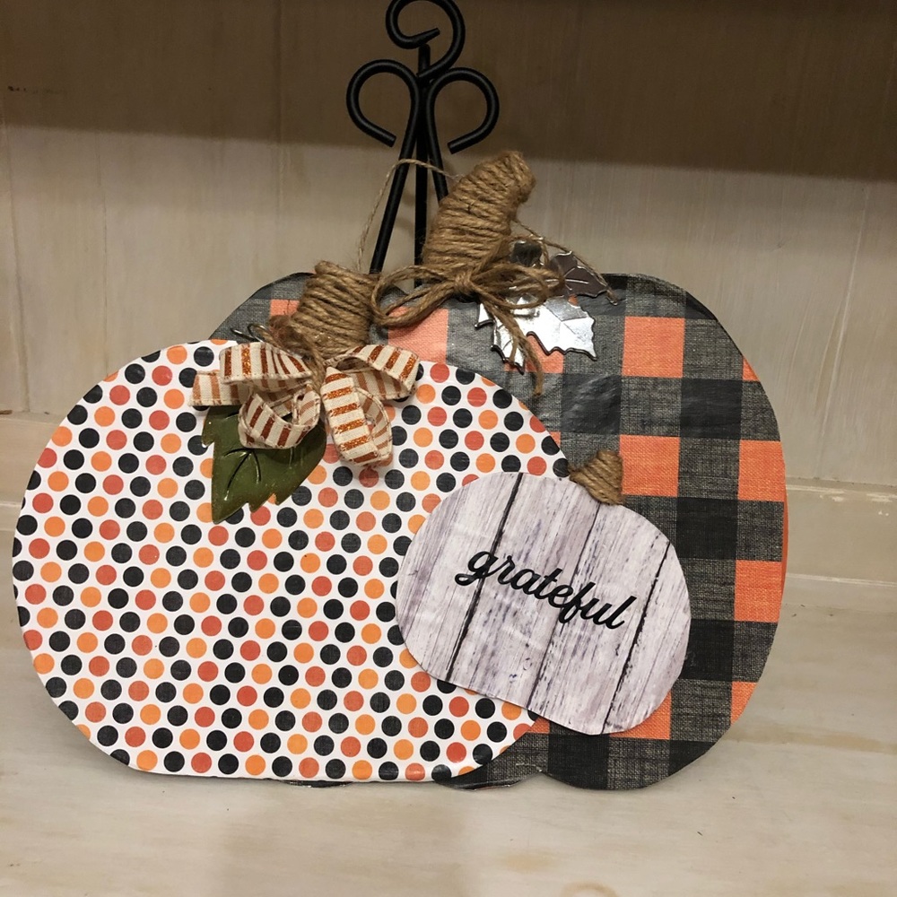 Festive fall hanging plaque/sign. Can be used inside or out